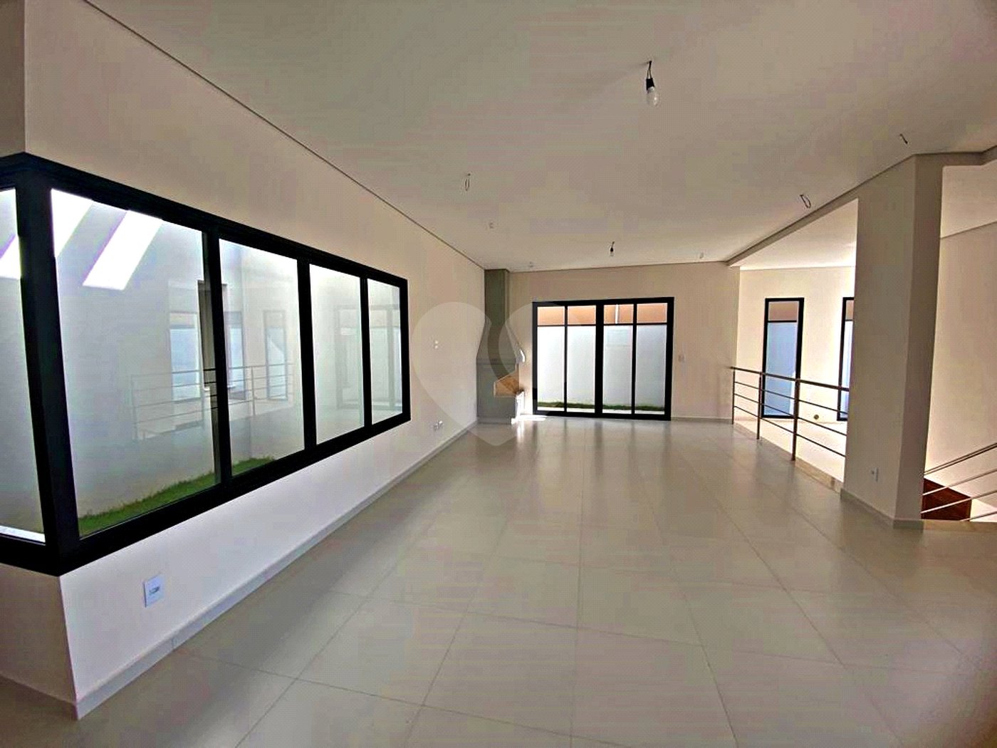 Casa à venda com 3 suítes no condomínio Santa Isabel I, Louveira - SP