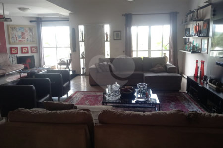 Casa à venda com 3 quartos, sendo 2 suítes, em Jardim Imperial Hills III, Arujá, SP