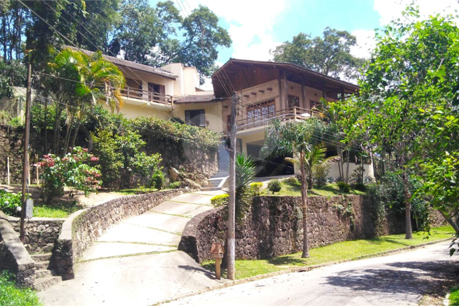 Casa à venda ou para alugar com 3 quartos, sendo 1 suíte, no condomínio Alpes de Caieiras, Caieiras - SP