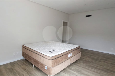 Casa à venda com 3 suítes no condomínio Figueira Garden, Atibaia - SP