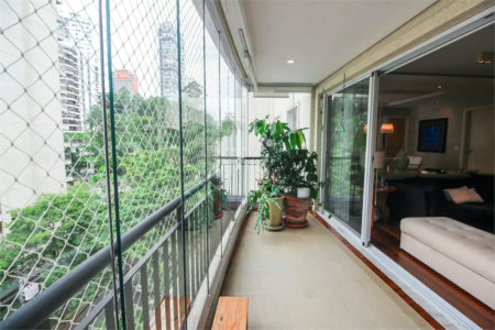 Apartamento à venda com 3 suítes em Real Parque, São Paulo, SP