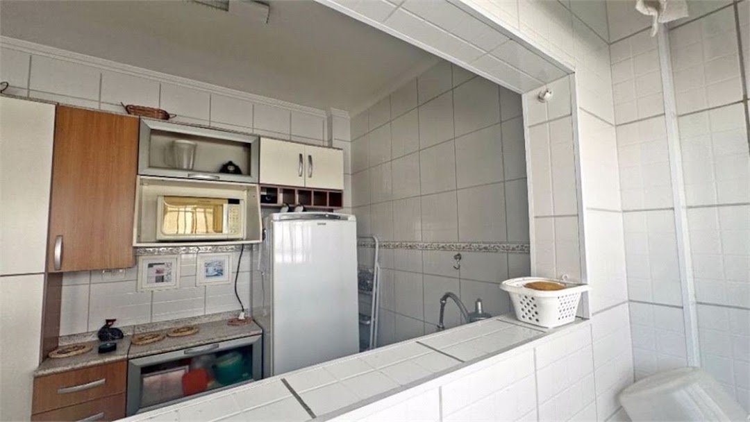Apartamento Residencial à venda, Vila Guilhermina, Praia Grande - AP0381.
