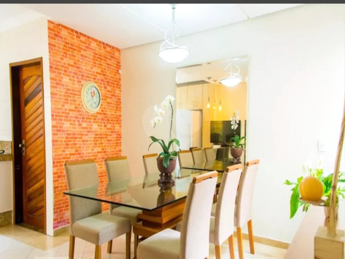 Sobrado com 180m² , 3 dormitórios , sendo 3 suítes , 3 vagas de garagem , churrasqueira e Jardim de inverno , à venda na Vila Scarpelli , Santo André.