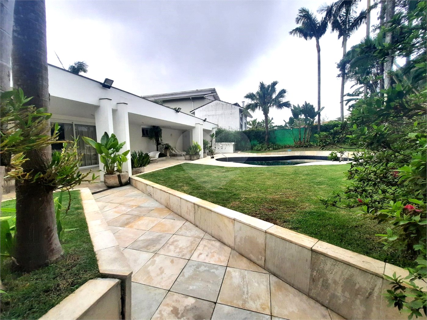 Casa para alugar com 4 quartos, sendo 2 suítes,  em Alto da Boa Vista, São Paulo, SP
