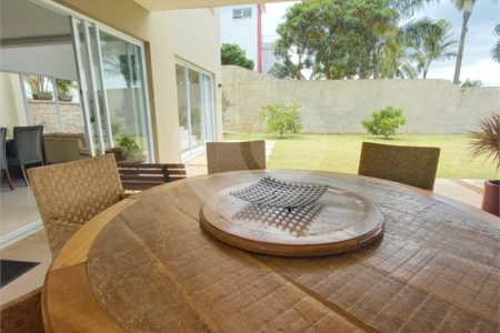 Casa à venda com 3 suítes no condomínio Alpes de Vinhedo, Vinhedo - SP