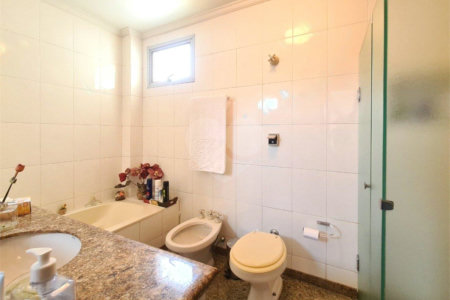 Apartamento à venda com 3 quartos, sendo 1 suíte, em Jardim das Acácias, São Paulo, SP