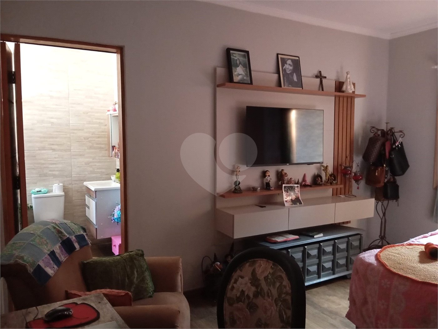 Casa à venda com 4 quartos, sendo 2 suítes,  em Guaxinduva, Atibaia, SP