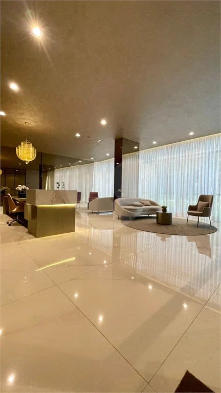 Apartamento mobiliado no Planalto Paulista com 1 dormitório e varanda.