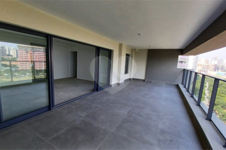 Apartamento à venda com 4 quartos, sendo 2 suítes,  em Água Branca, São Paulo, SP