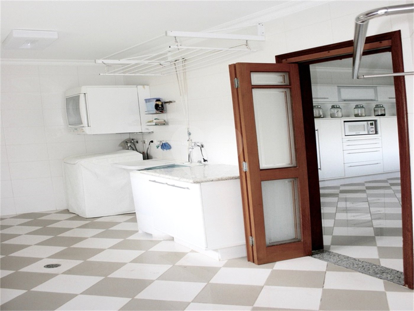 Casa à venda com 5 suítes no condomínio Suíça da Cantareira, Mairiporã - SP