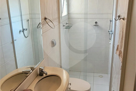 Sobrado à venda com 4 quartos, sendo 3 suítes, em Brooklin Paulista, São Paulo, SP