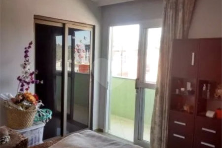 Sobrado à venda com 2 quartos em Jardim Rosemary, Cotia, SP