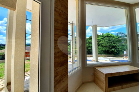 Casa à venda com 5 quartos, sendo 3 suítes, no condomínio Serra da Estrela, Atibaia - SP