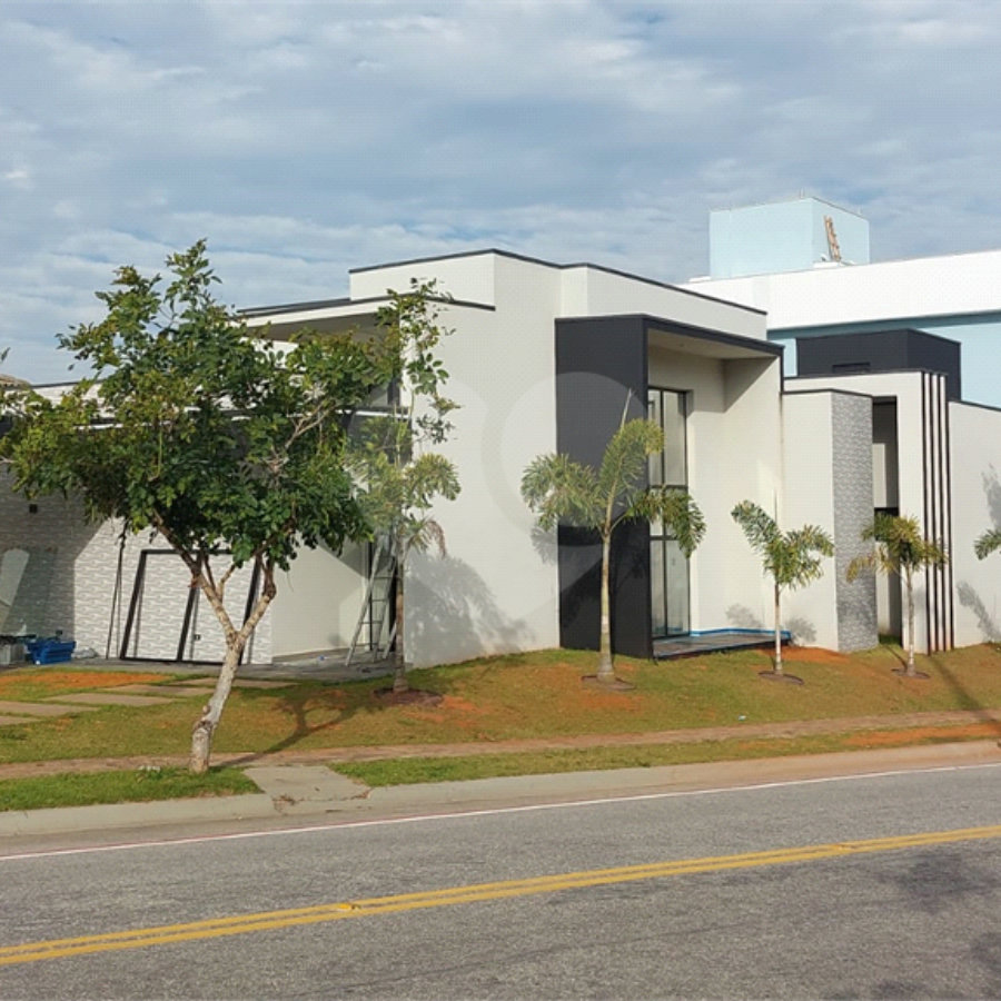 Casa à venda ou para alugar com 5 quartos, sendo 3 suítes, no condomínio Figueira Garden, Atibaia - SP
