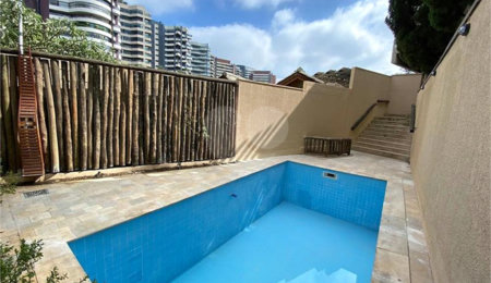 Casa em condomínio à venda com 4 quartos, sendo 3 suítes,  em Jardim Vitória Régia, São Paulo, SP