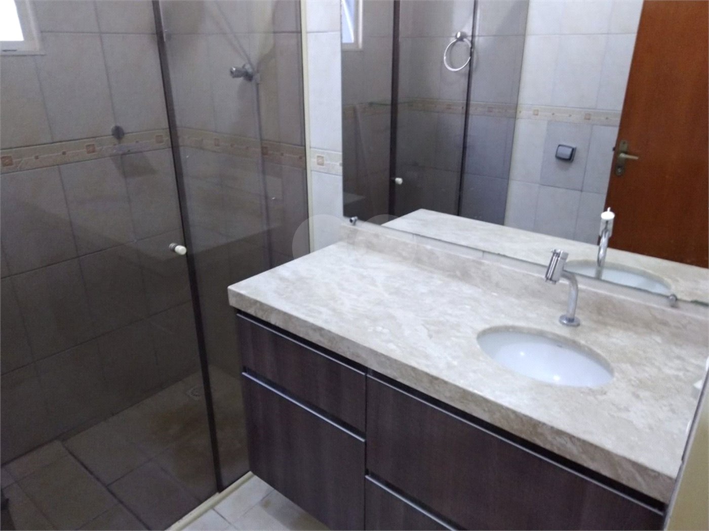 Sobrado à venda com 2 quartos em Reneville, Mairinque, SP