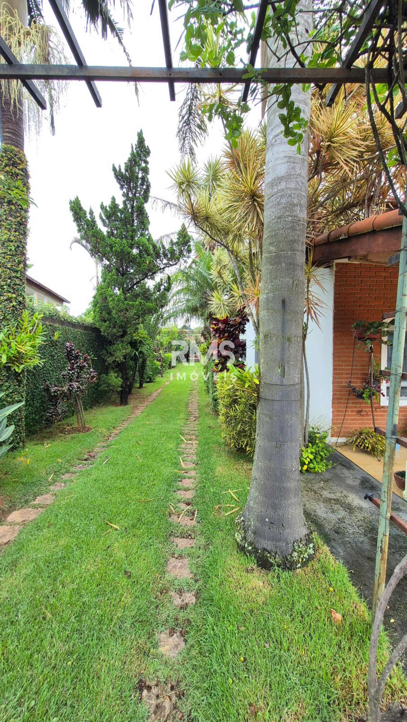Casa à venda com 4 quartos, sendo 1 suíte,  em Villarejo Sopé da Serra (Vilarejo), Cabreúva, SP