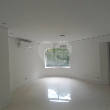 Apartamento à venda com 3 quartos, sendo 1 suíte,  em Vila Andrade, São Paulo, SP