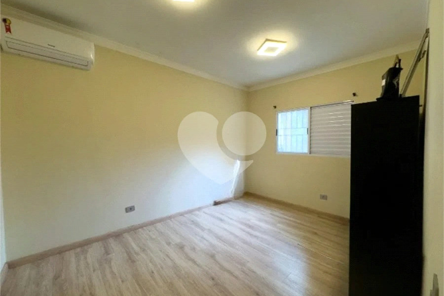 Casa à venda com 3 quartos, sendo 1 suíte, no condomínio Jardim da Montanha I, Mairiporã - SP