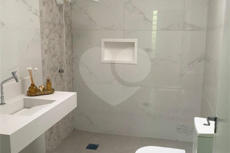 Casa à venda com 3 quartos, sendo 1 suíte,  em Vila Oliveira, Mogi das Cruzes, SP