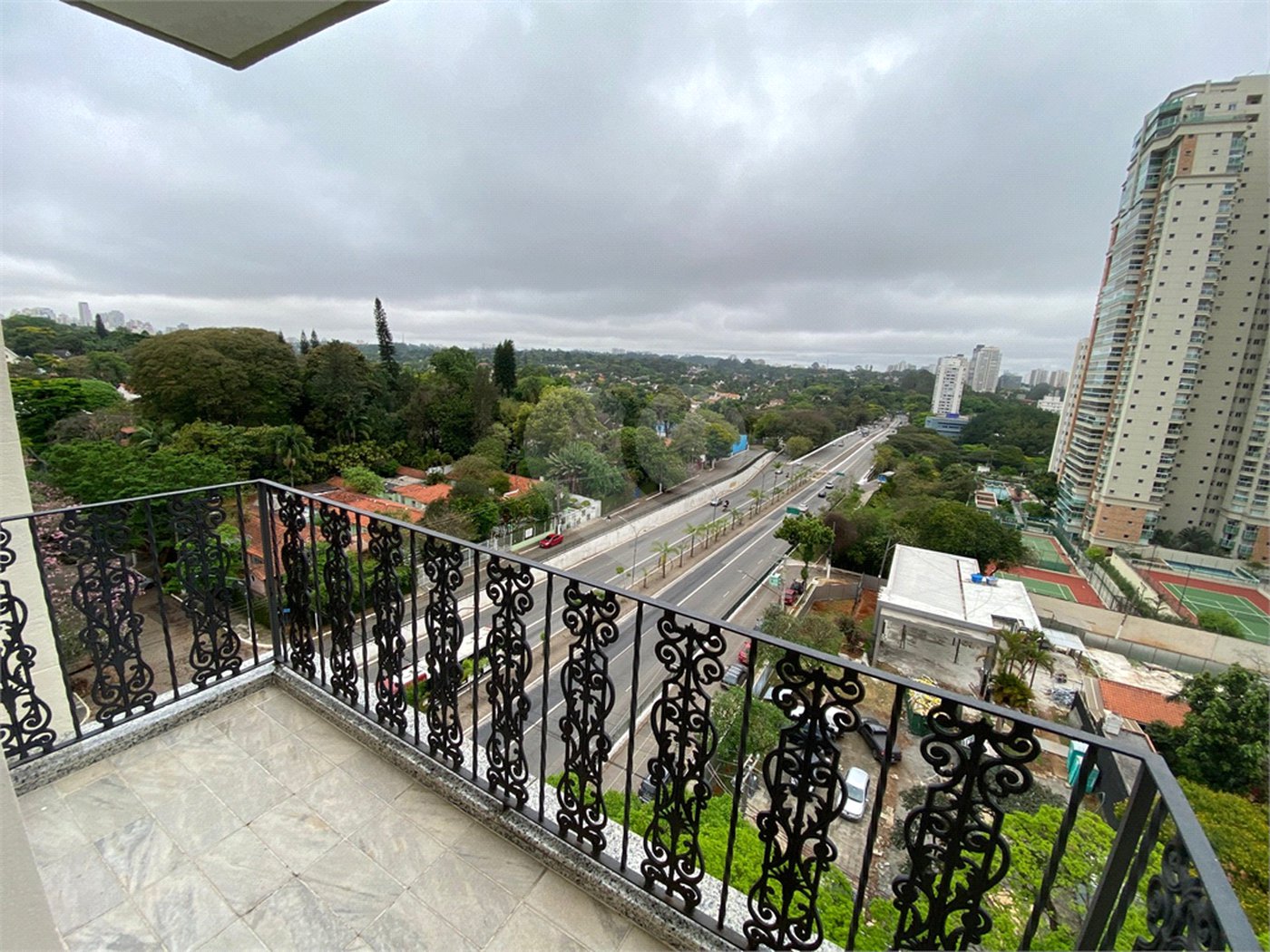 Cobertura à venda com 3 quartos, sendo 1 suíte,  em Brooklin Paulista, São Paulo, SP