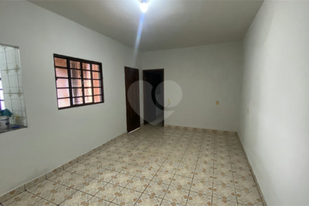 Casa para alugar com 2 quartos, sendo 1 suíte,  em Vila Carolina, Itapetininga, SP