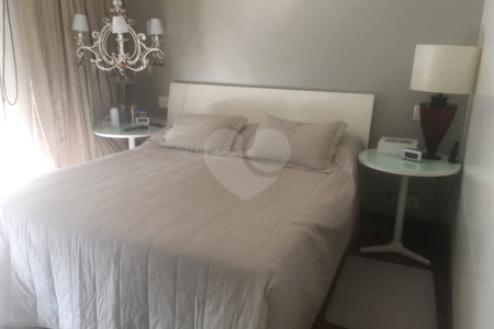 Apartamento à venda com 4 quartos, sendo 3 suítes, em Moema, São Paulo, SP