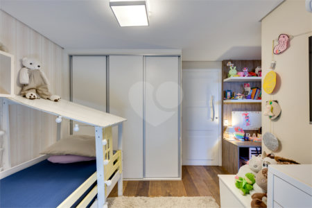Casa à venda com 4 quartos, sendo 3 suítes, no condomínio Vila Hípica, São Paulo - SP