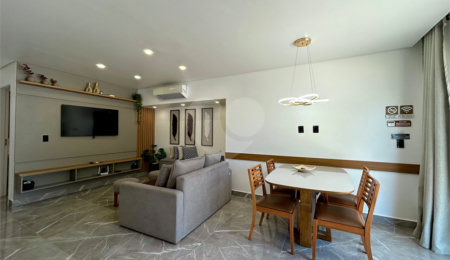 Apartamento à venda com 2 quartos, sendo 1 suíte,  em Taperapuan, Porto Seguro, BA