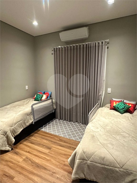 Casa à venda com 4 quartos, sendo 2 suítes, no condomínio Residencial Parque Esplanada, Votorantim - SP