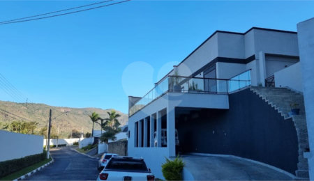 Casa à venda com 4 suítes no condomínio Osato, Atibaia - SP