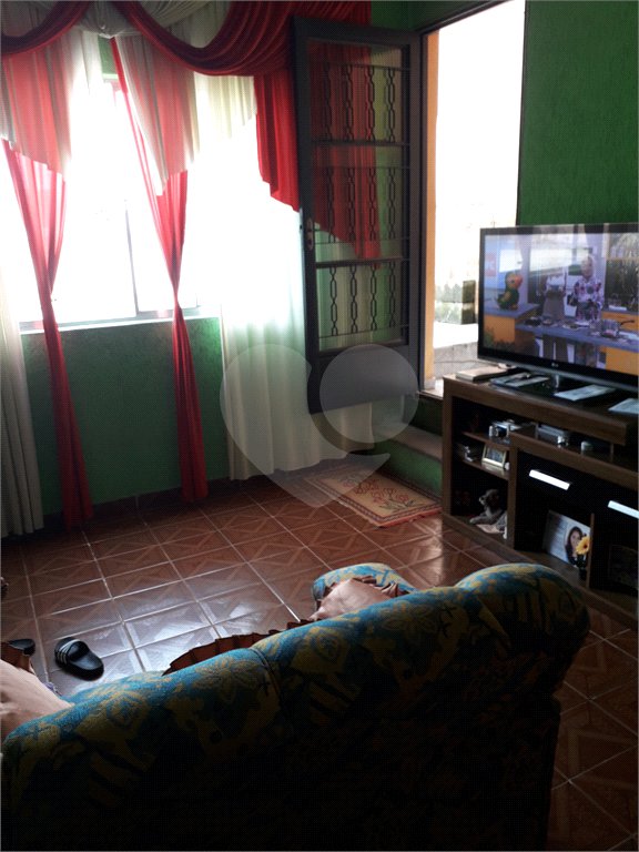 Casa à venda com 3 quartos, sendo 1 suíte, no condomínio Luís de Oliveira Bulhões, São Paulo - SP