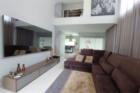 Casa à venda com 4 suítes no condomínio Figueira Garden, Atibaia - SP