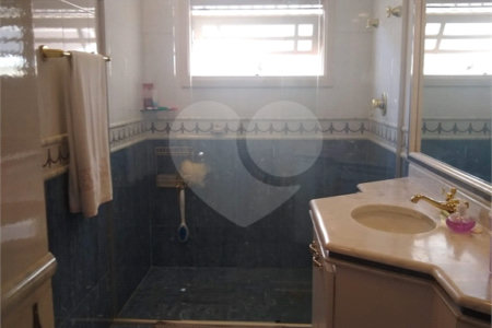 Casa à venda com 4 quartos, sendo 2 suítes, no condomínio Osato, Atibaia - SP