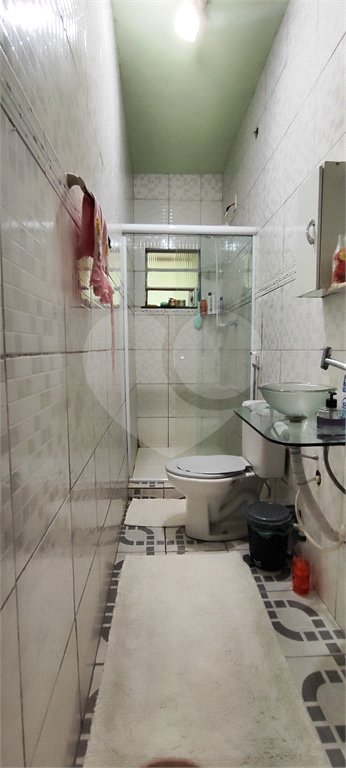 Casa à venda com 5 quartos, sendo 3 suítes, no condomínio Village Texeira Campos, Rio de Janeiro - RJ
