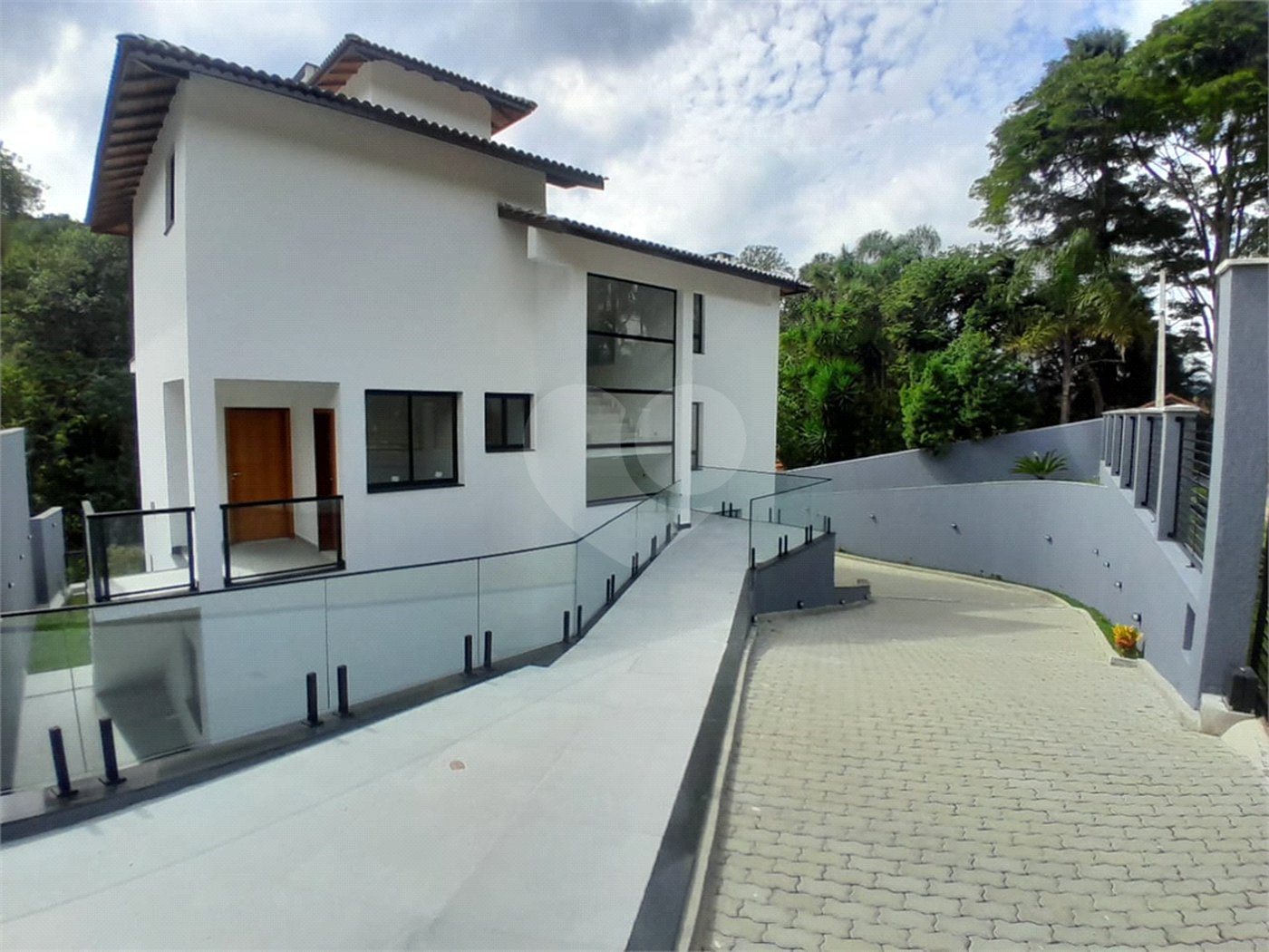 Casa à venda ou para alugar com 3 suítes no condomínio Sausalito, Mairiporã - SP