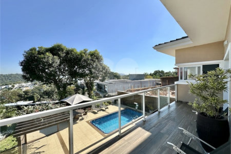 Casa à venda com 3 suítes no condomínio Golf Village, Carapicuíba - SP