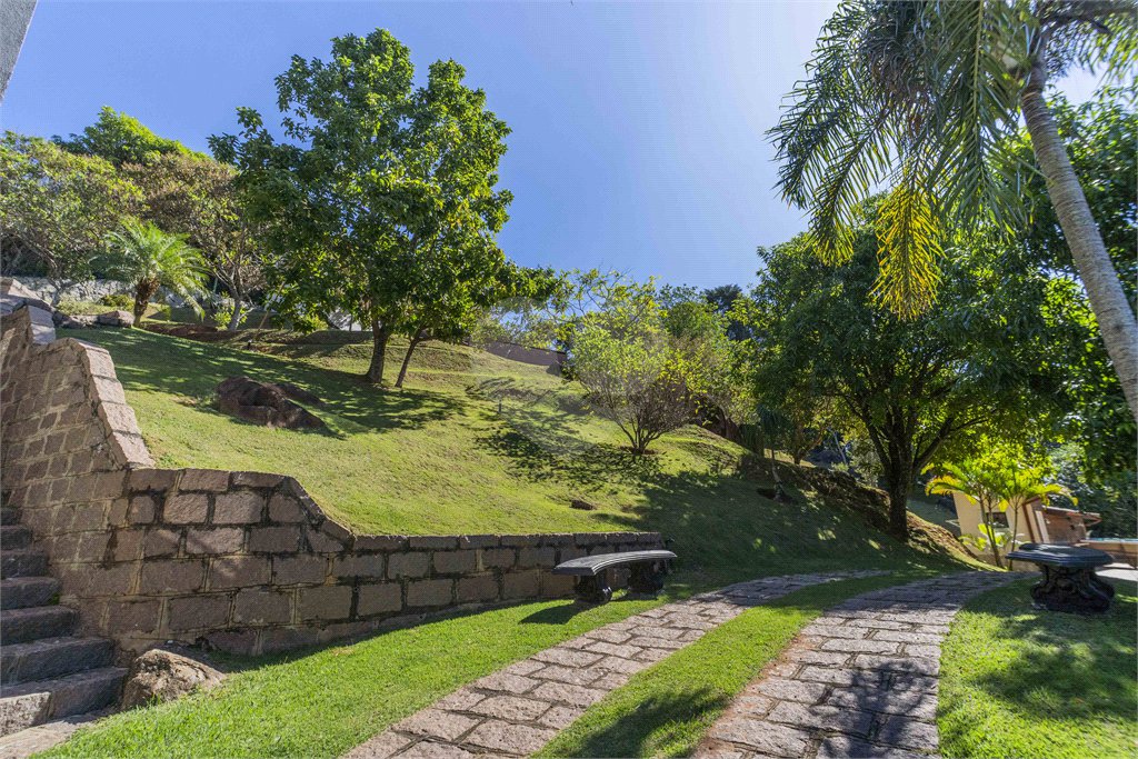 Casa à venda com 5 suítes no condomínio Vale da Santa Fé, Vinhedo - SP