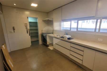 Casa Térrea à venda com 5 quartos, sendo 2 suítes, em Água Fria, São Paulo, SP