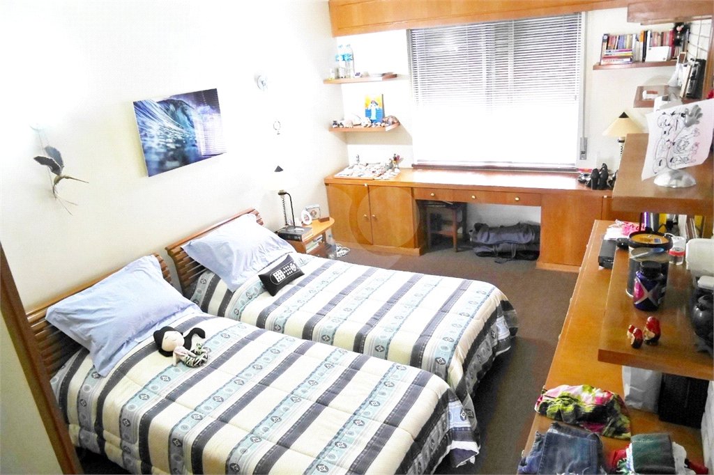 Casa à venda com 4 quartos, sendo 1 suíte,  em Jardim Guedala, São Paulo, SP