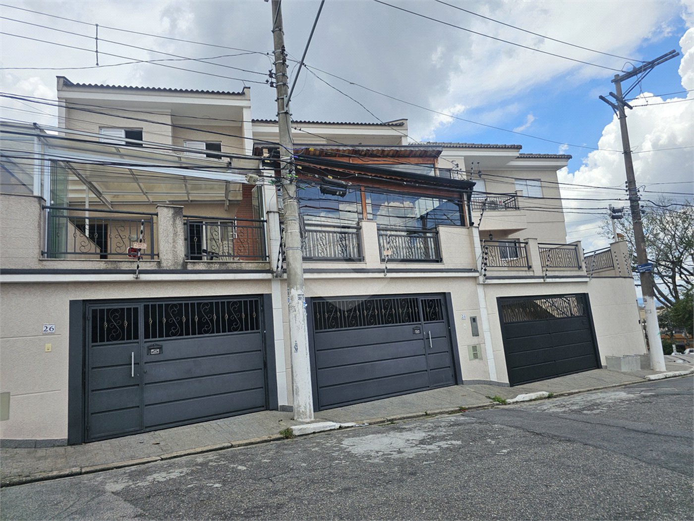 Sobrado à venda com 3 quartos, sendo 1 suíte,  em Vila Nivi, São Paulo, SP