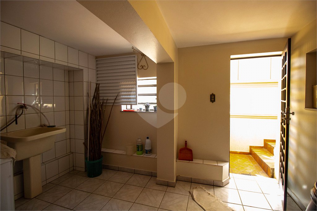 Sobrado à venda com 5 quartos, sendo 3 suítes, no Centro, São Roque, SP