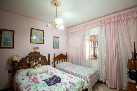 Sobrado à venda com 5 quartos, sendo 1 suíte,  em Jardim Villaça, São Roque, SP