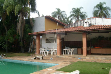 Casa à venda ou para alugar com 4 quartos, sendo 2 suítes,  no Centro, Vinhedo, SP
