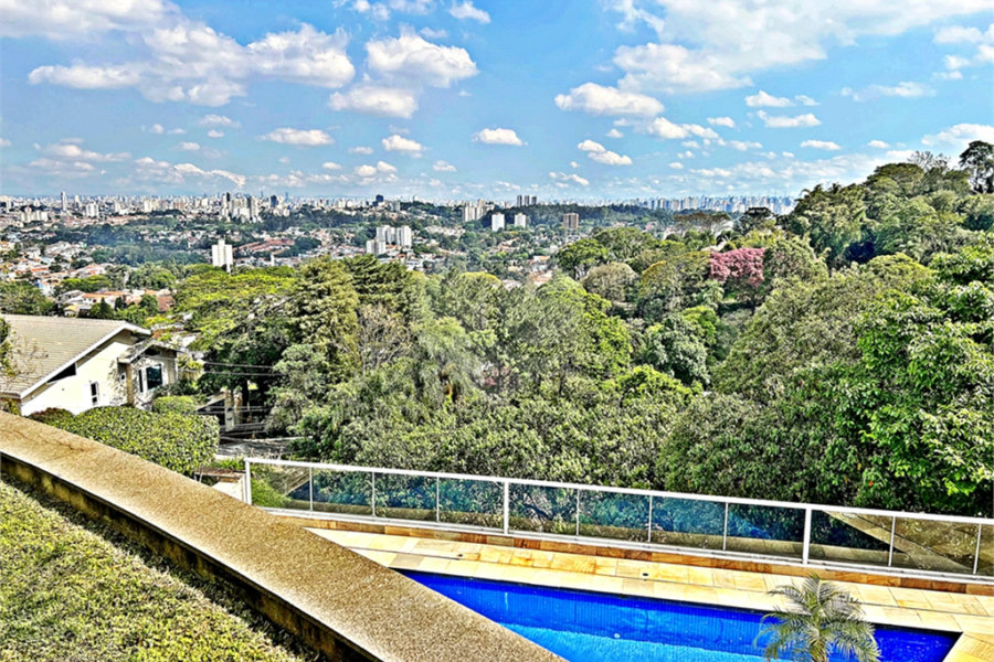 Casa à venda com 4 suítes no condomínio Residencial Jd. Ibiratiba, São Paulo - SP