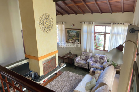 Casa à venda com 3 quartos, sendo 1 suíte, com vista deslumbrante em Recreio Maristela, Atibaia