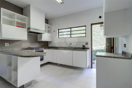 Casa Térrea à venda com 4 quartos, sendo 1 suíte, em Jardim Marajoara, São Paulo, SP