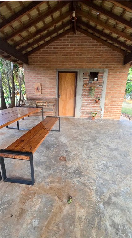 Refúgio de Alto Padrão em Condomínio Fechado: Natureza, Charme e 5.500m² de Terreno