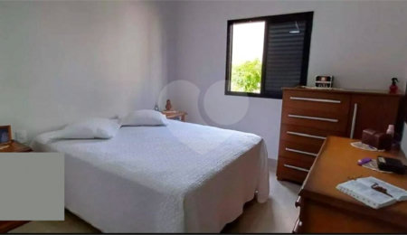 Casa à venda com 3 quartos, sendo 2 suítes,  no condomínio Residencial Marchant Buarque, Atibaia - SP
