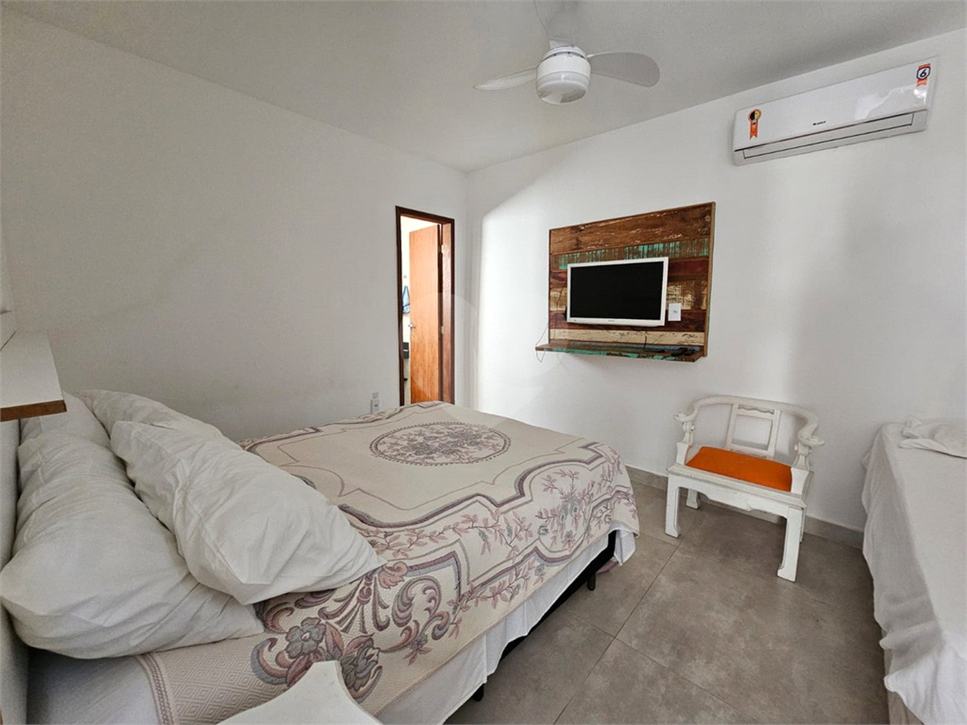 Terreno em condomínio à venda com 3 quartos, sendo 2 suítes,  em Caravelas, Armação dos Búzios, RJ
